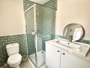 En-suite- click for photo gallery